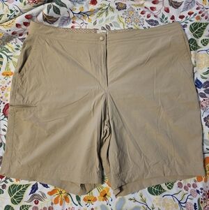 L.L. Bean Comfort Trail shorts Size 20
